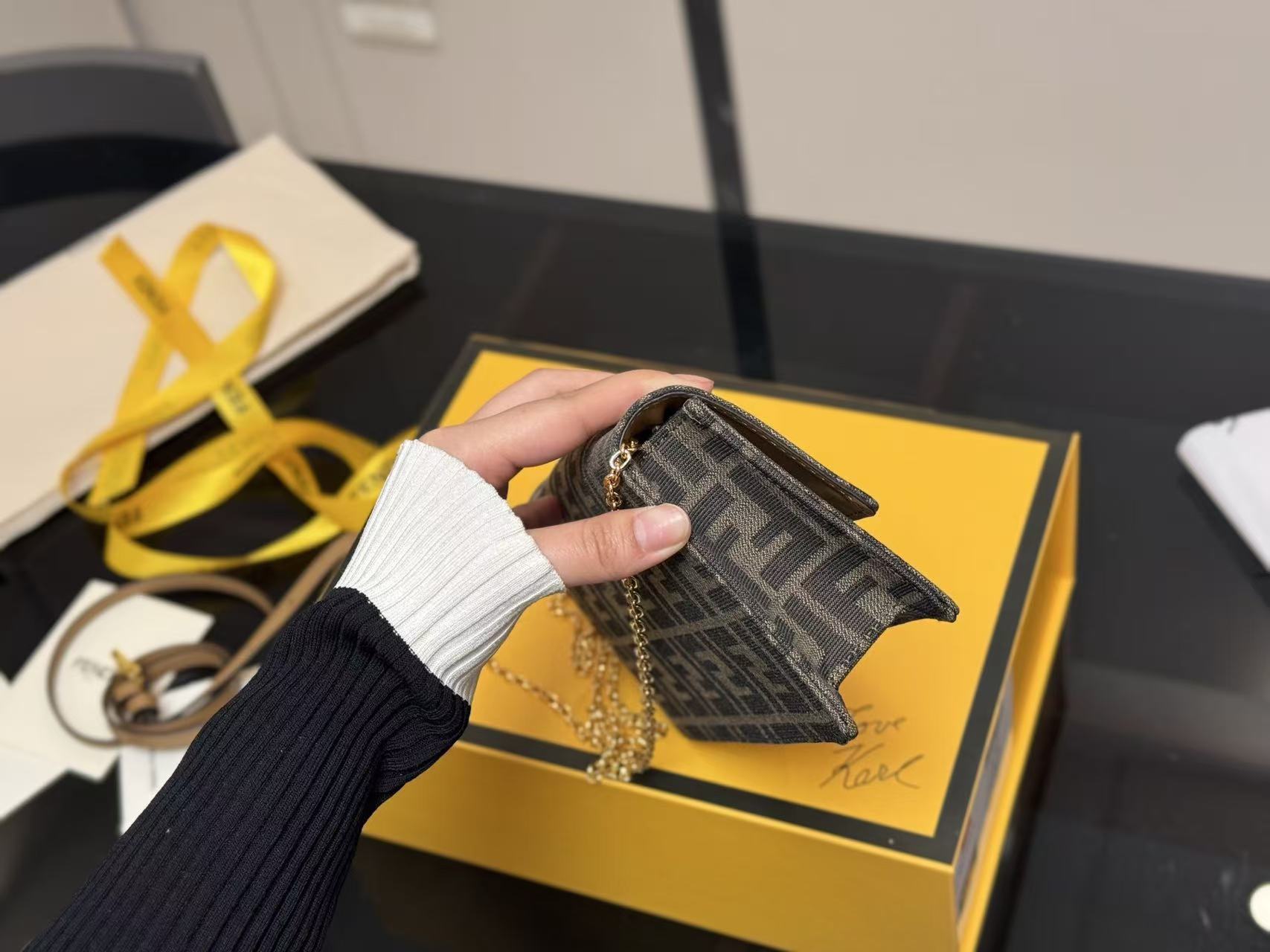 FEND1FF チェーンバッグ【50％割引+送料無料】