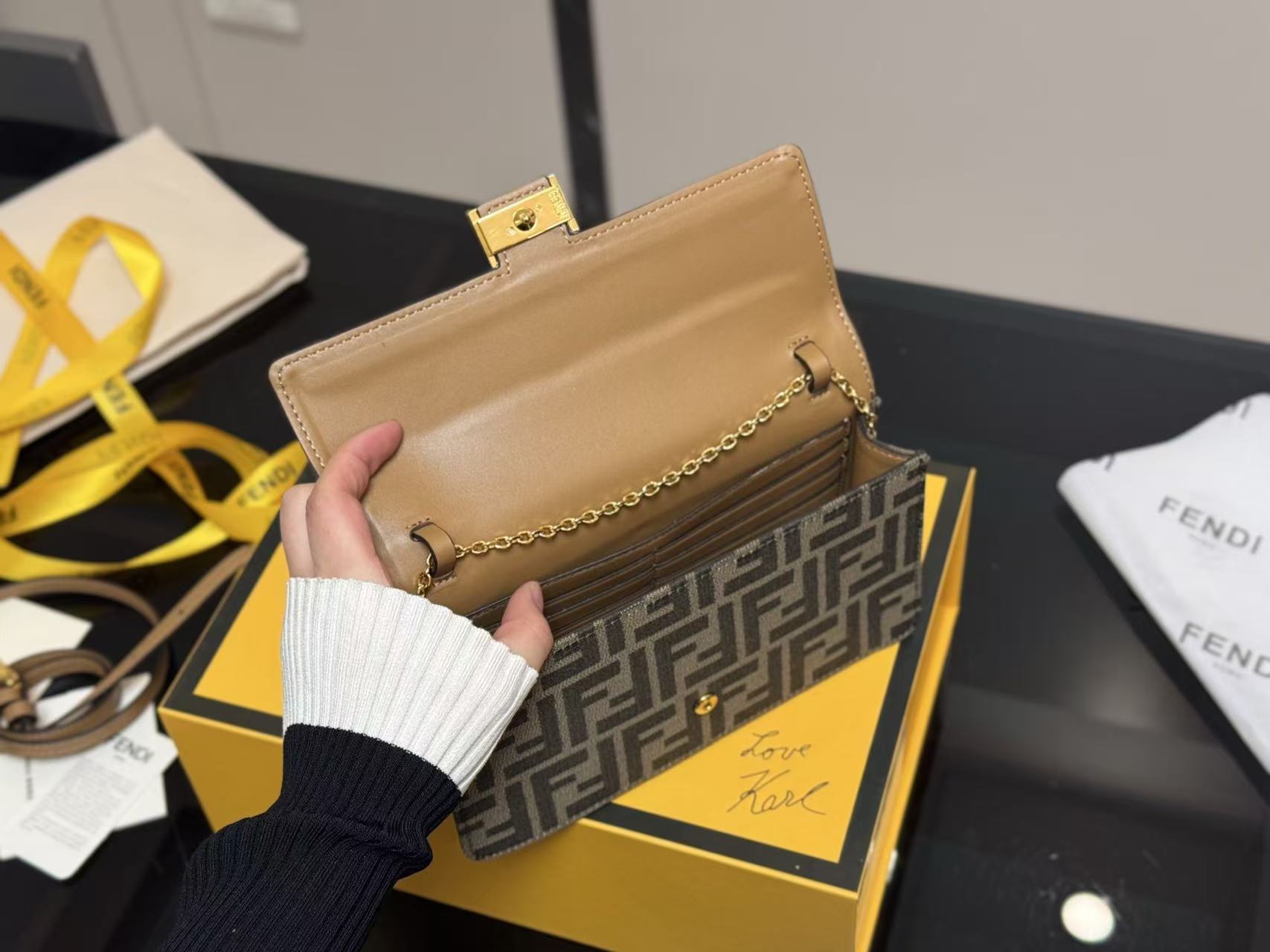FEND1FF チェーンバッグ【50％割引+送料無料】