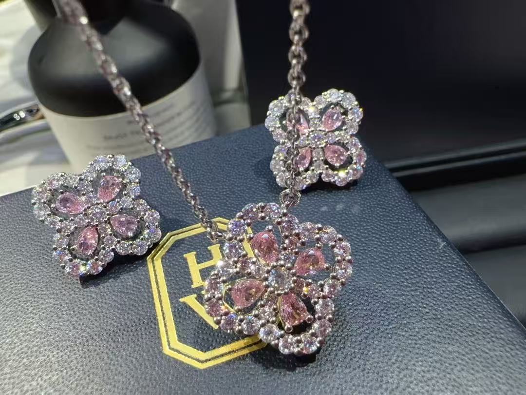 HW D1amond Loop四つ葉のクローバー ピンクダイヤモンド スタッドピアス ＋ ネックレス【 50％割引+送料無料】