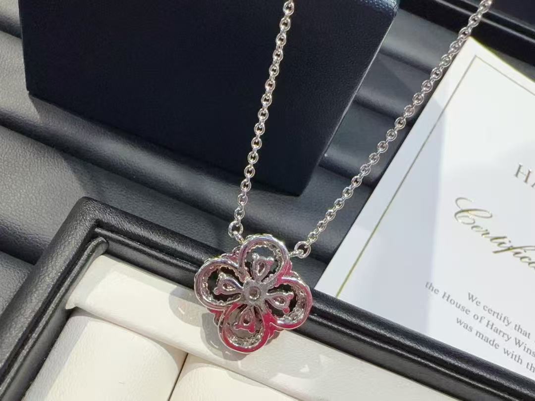HW D1amond Loop四つ葉のクローバー ピンクダイヤモンド スタッドピアス ＋ ネックレス【 50％割引+送料無料】