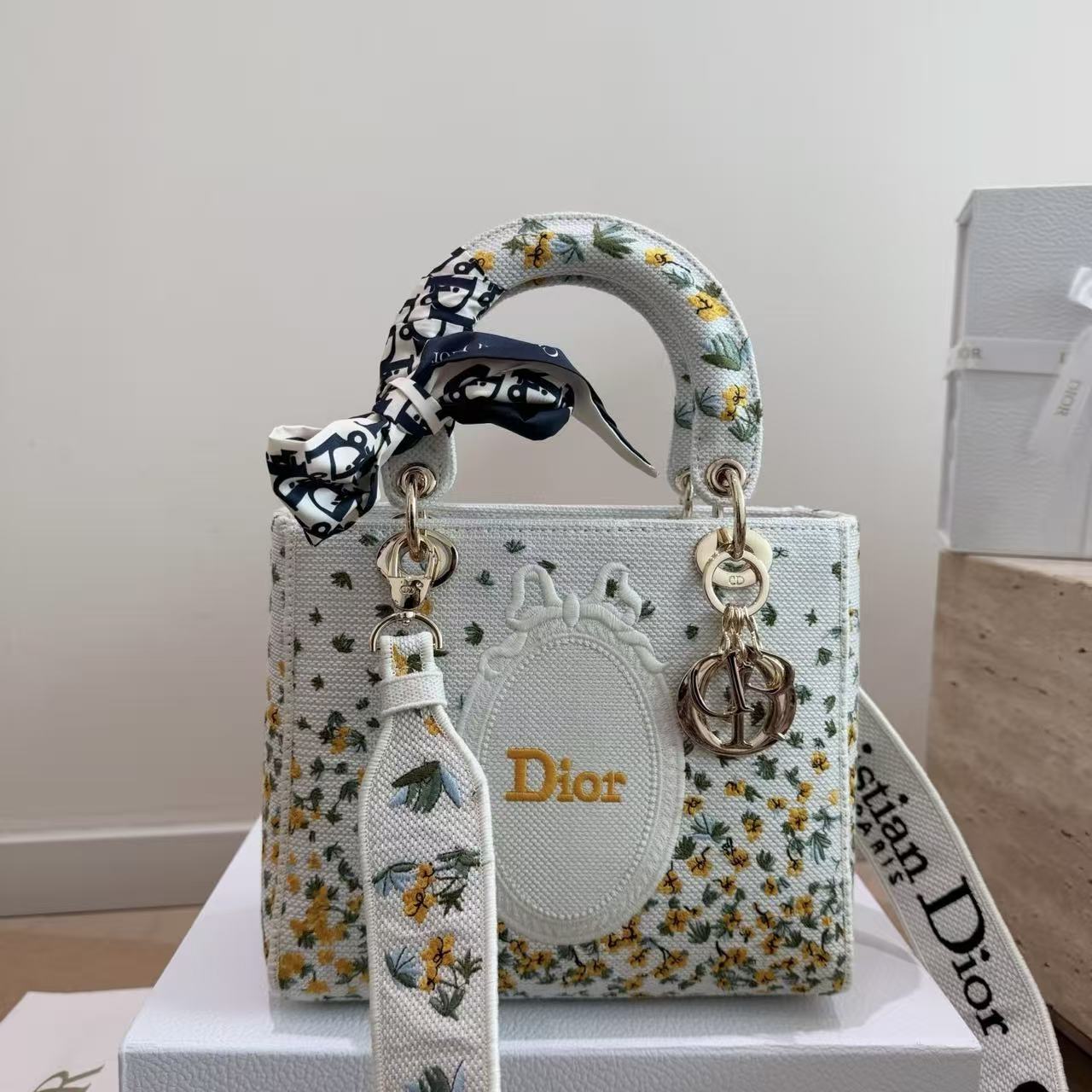 DI0R Lady D-Lite刺繍入りハンドバッグ【50％割引+送料無料】