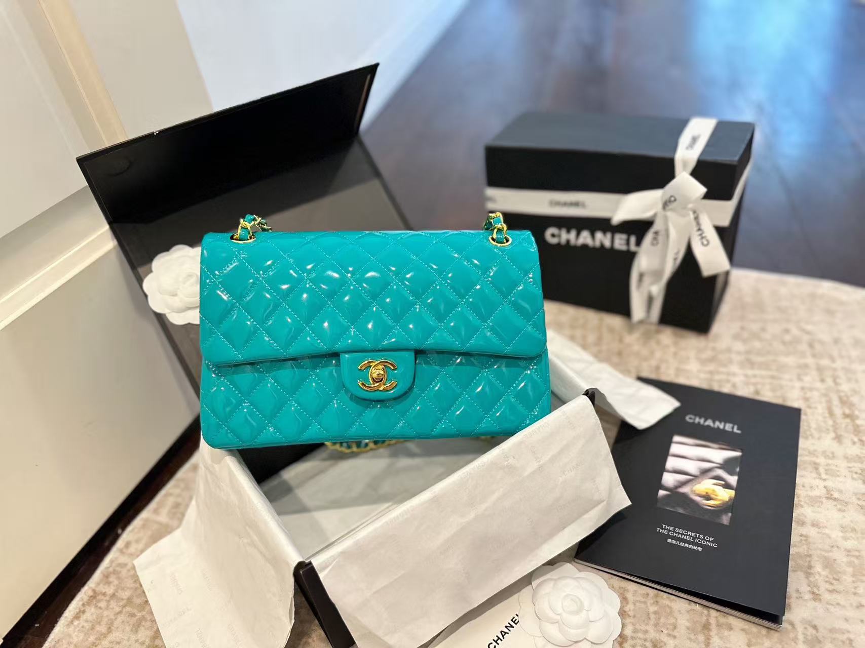 CHANE1 パテントレザーチェーンバッグ【50％割引+送料無料】