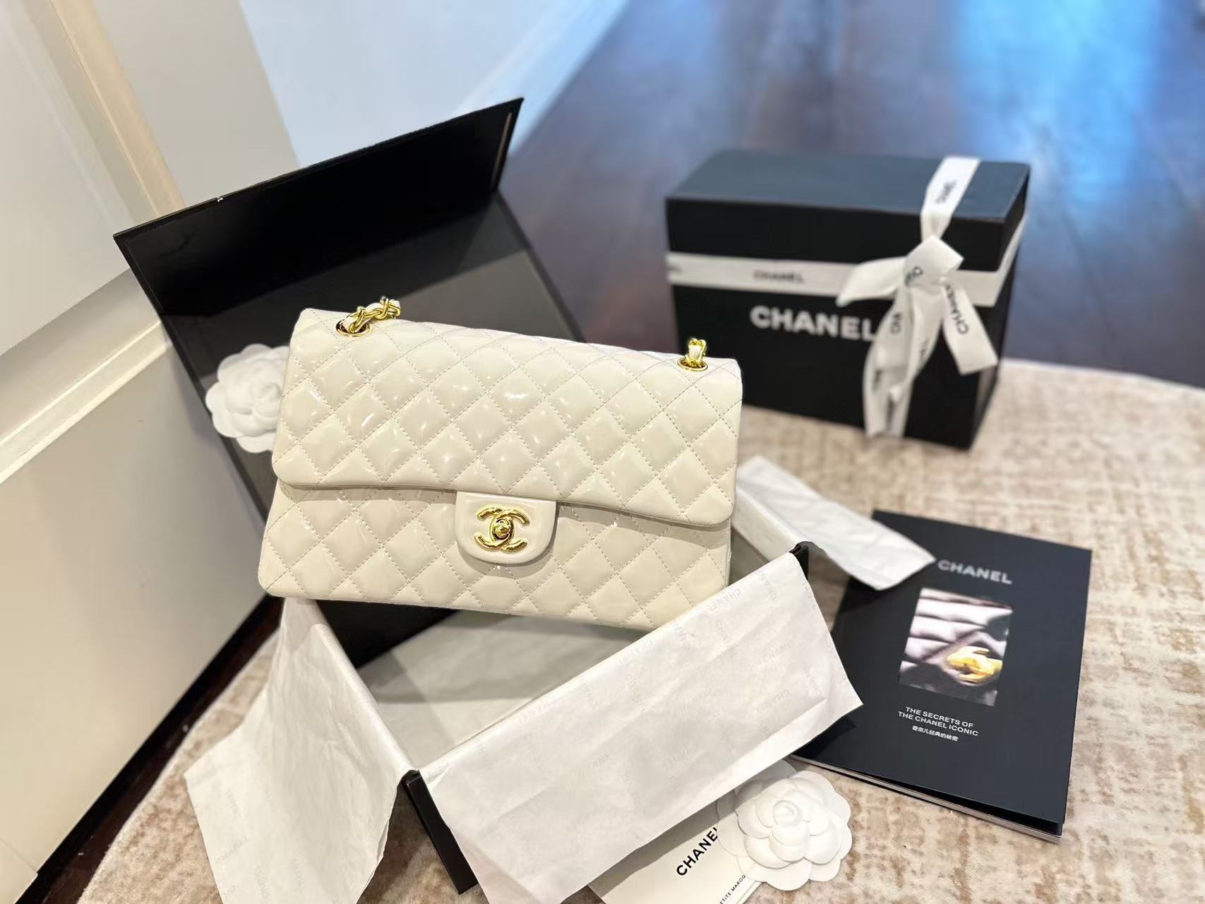 CHANE1 パテントレザーチェーンバッグ【50％割引+送料無料】