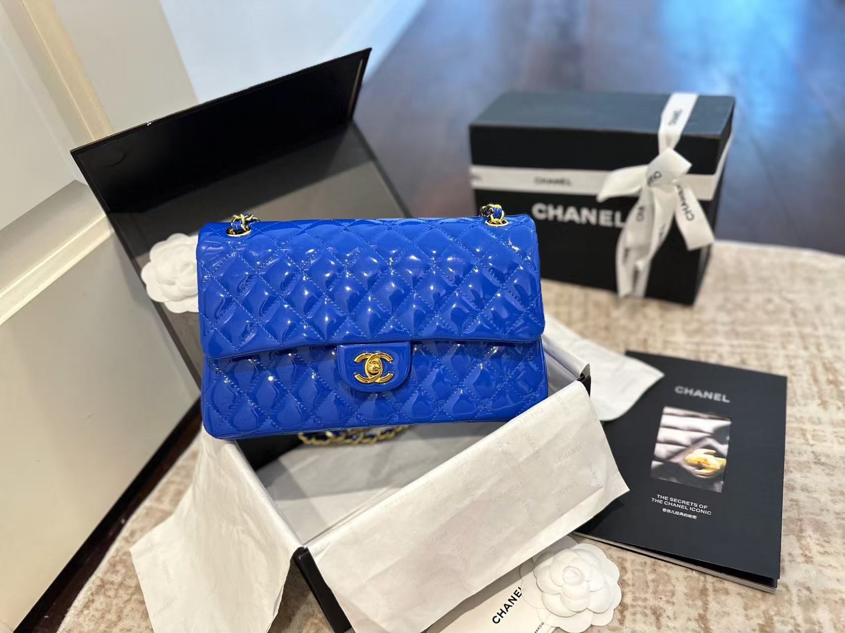 CHANE1 パテントレザーチェーンバッグ【50％割引+送料無料】