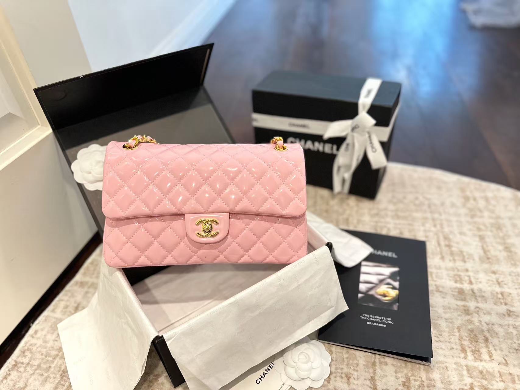 CHANE1 パテントレザーチェーンバッグ【50％割引+送料無料】