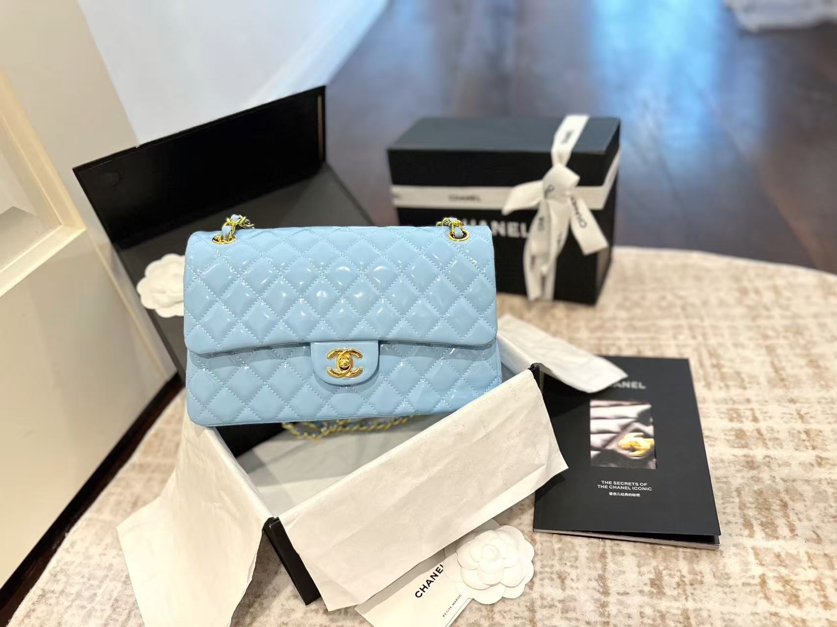 CHANE1 パテントレザーチェーンバッグ【50％割引+送料無料】