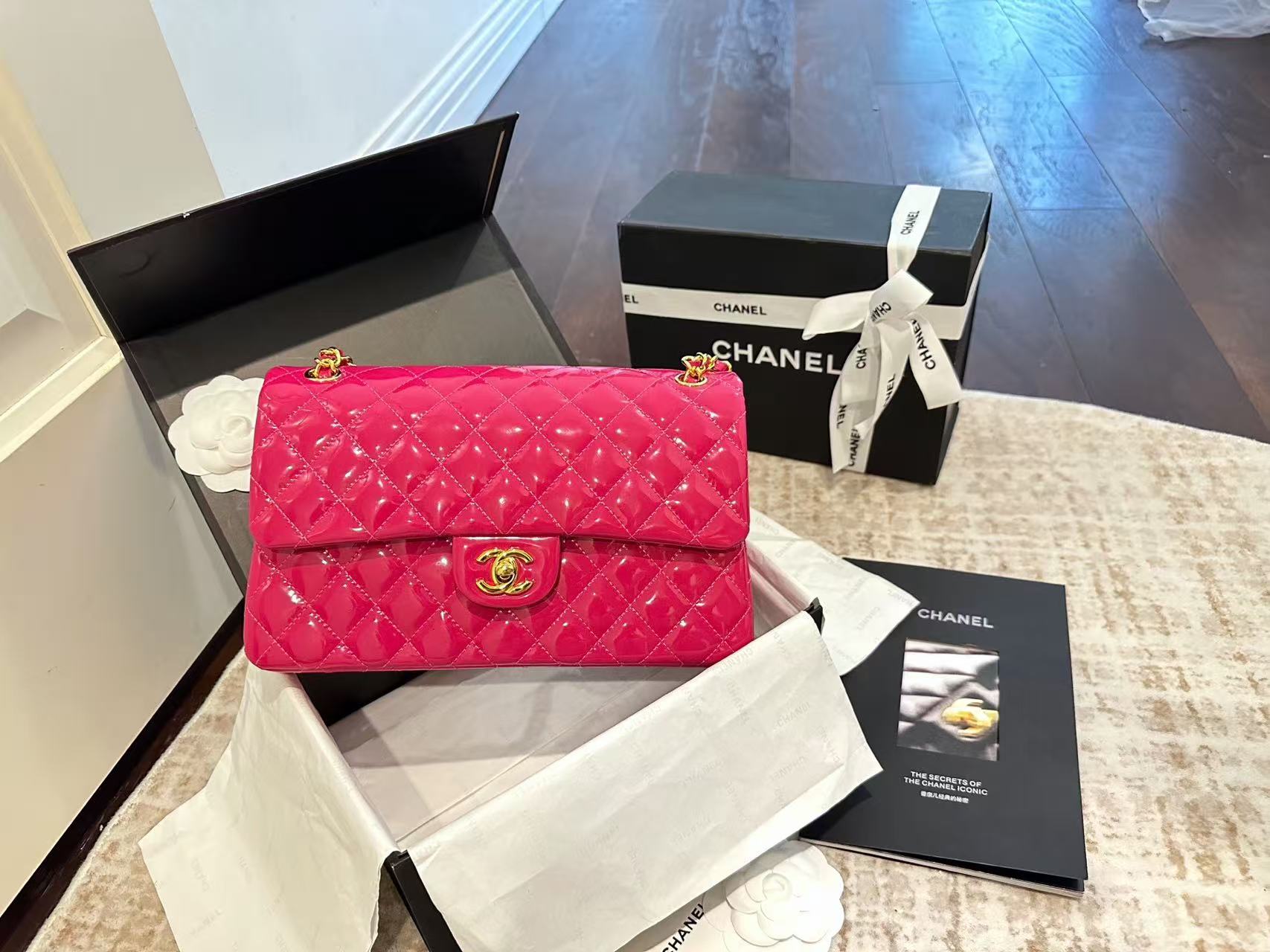 CHANE1 パテントレザーチェーンバッグ【50％割引+送料無料】