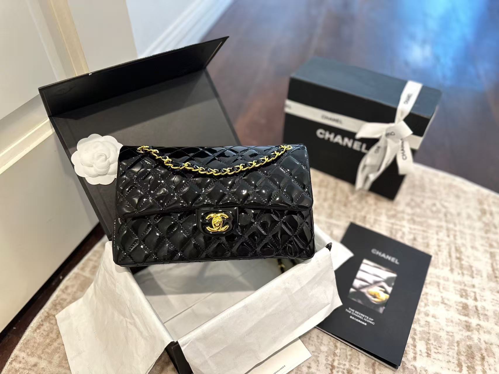 CHANE1 パテントレザーチェーンバッグ【50％割引+送料無料】