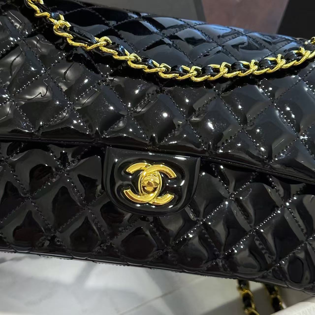 CHANE1 パテントレザーチェーンバッグ【50％割引+送料無料】