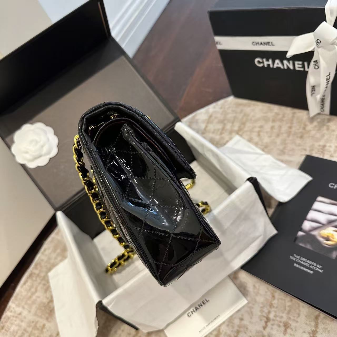 CHANE1 パテントレザーチェーンバッグ【50％割引+送料無料】