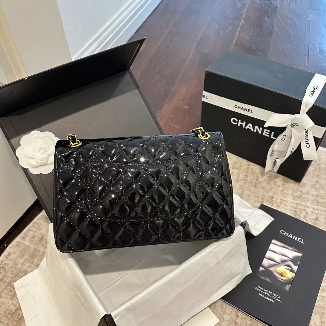 CHANE1 パテントレザーチェーンバッグ【50％割引+送料無料】