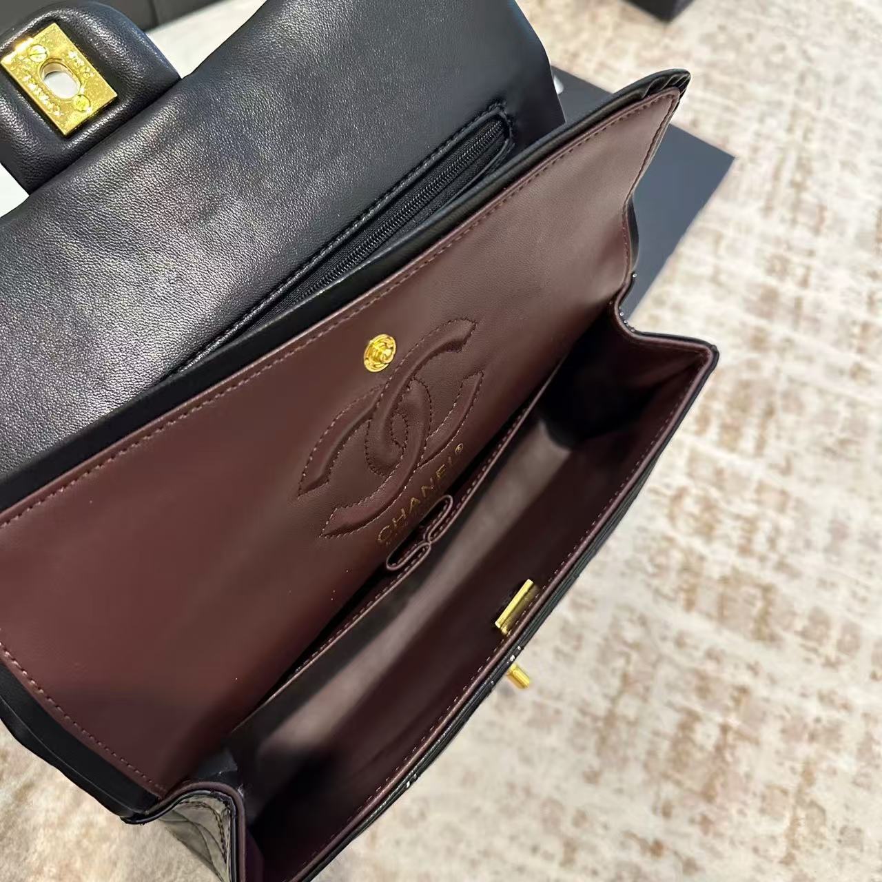 CHANE1 パテントレザーチェーンバッグ【50％割引+送料無料】