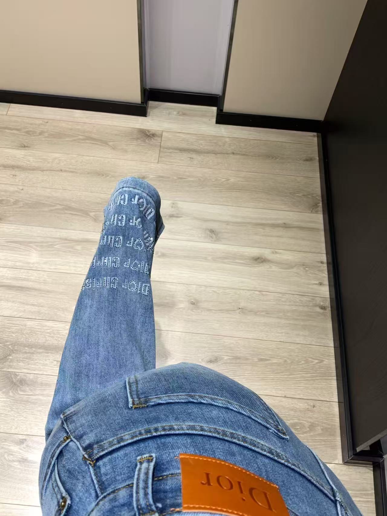 DIOR ダイヤモンド装飾レタリングジーンズ【50％割引+送料無料】