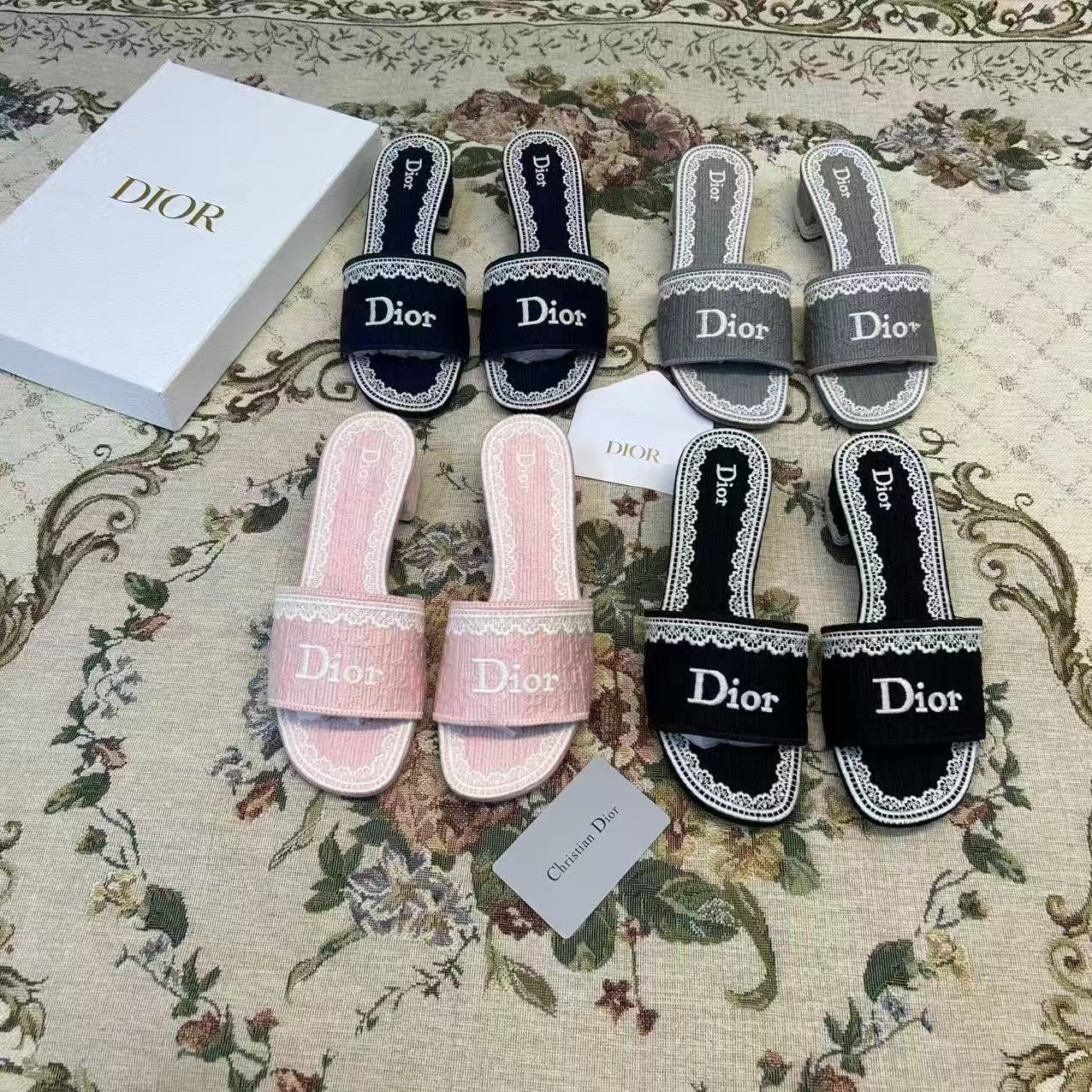 DI0R刺繍入りブロックヒール・レタースライド【50％割引+送料無料】