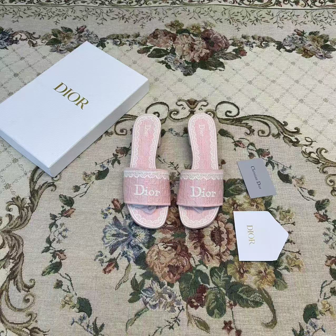 DI0R刺繍入りブロックヒール・レタースライド【50％割引+送料無料】