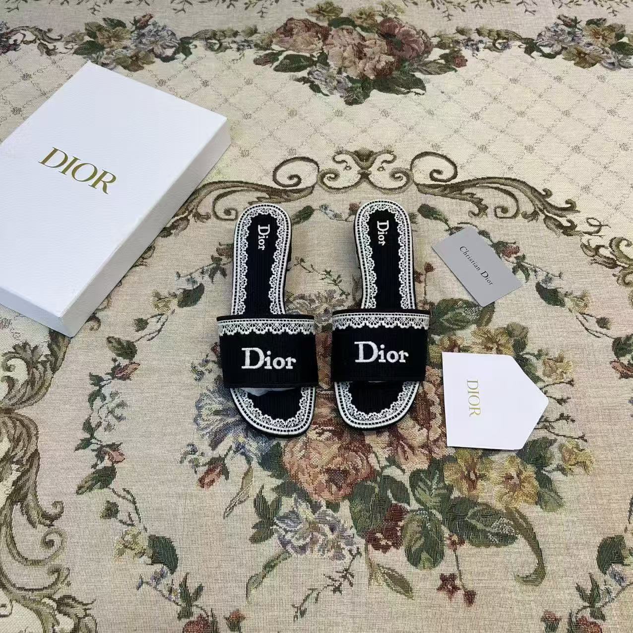 DI0R刺繍入りブロックヒール・レタースライド【50％割引+送料無料】