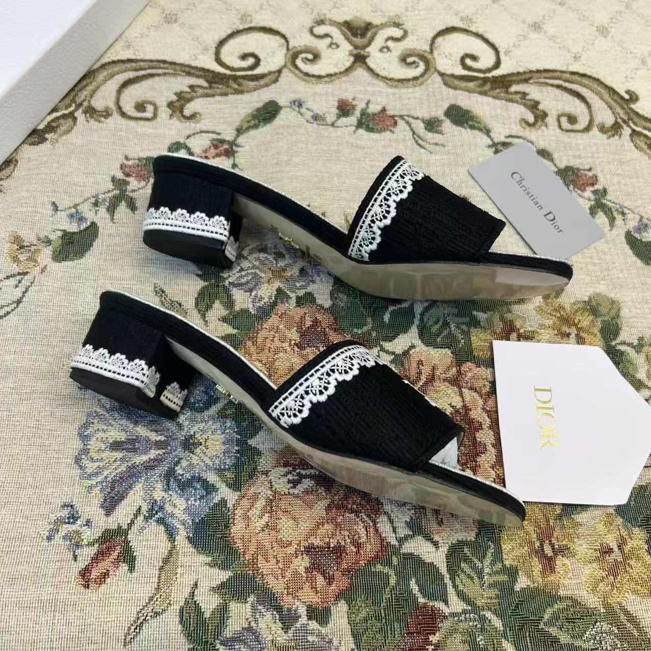 DI0R刺繍入りブロックヒール・レタースライド【50％割引+送料無料】