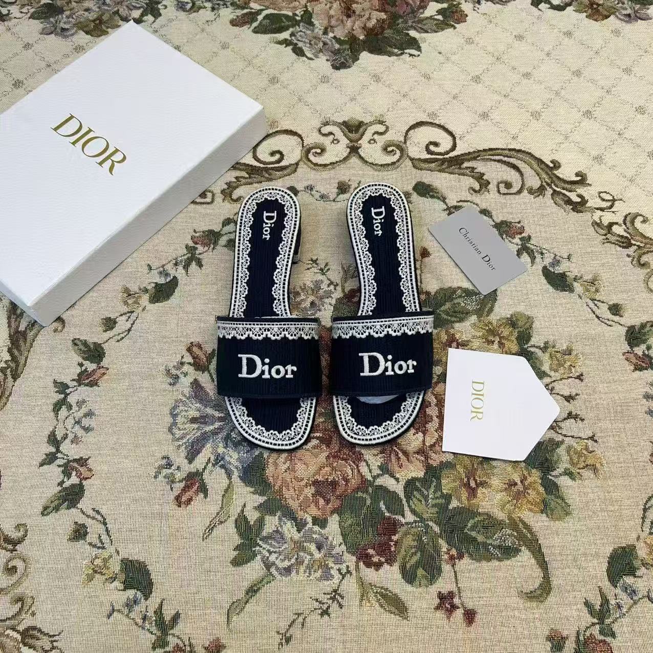 DI0R刺繍入りブロックヒール・レタースライド【50％割引+送料無料】