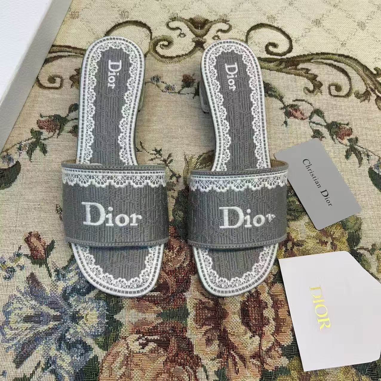 DI0R刺繍入りブロックヒール・レタースライド【50％割引+送料無料】