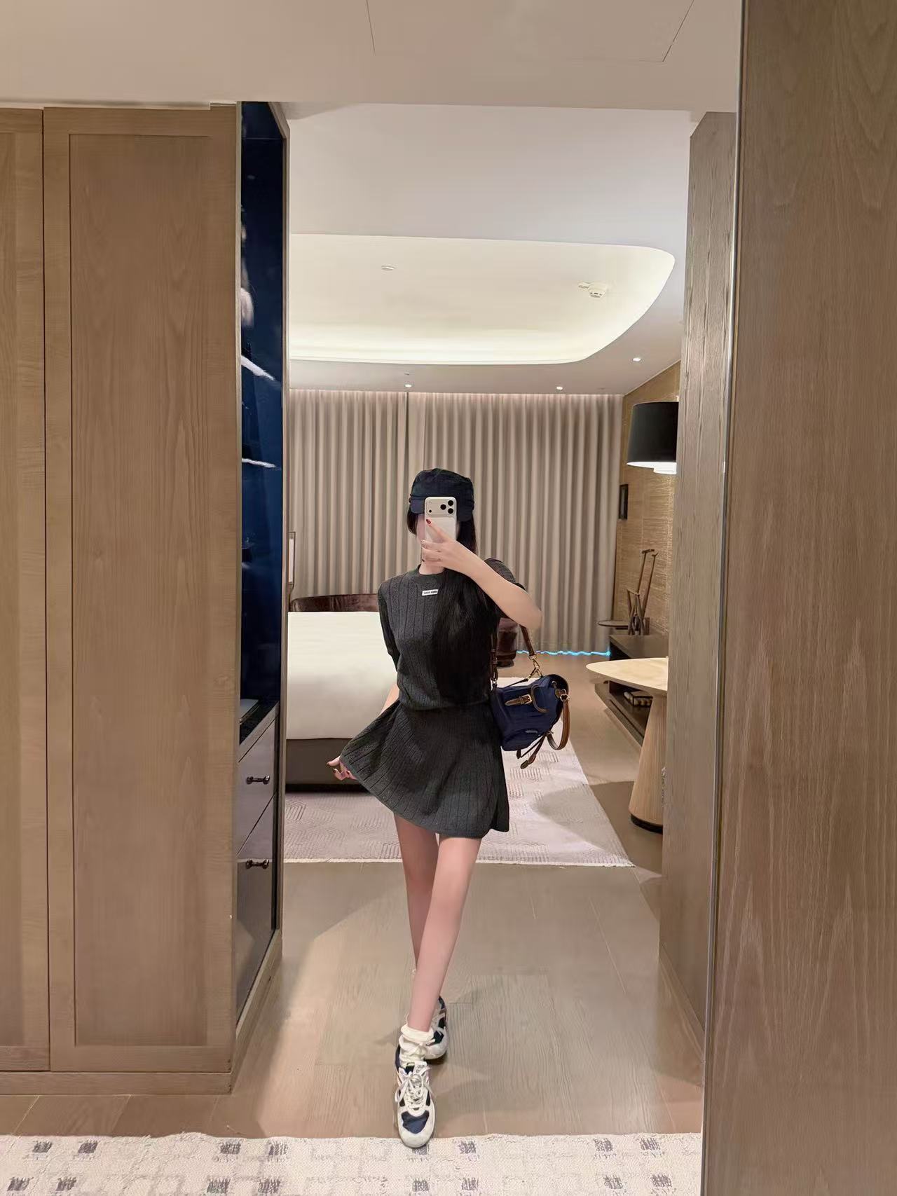 M1UM1U ウールセーター＋スカート【50％割引+送料無料】