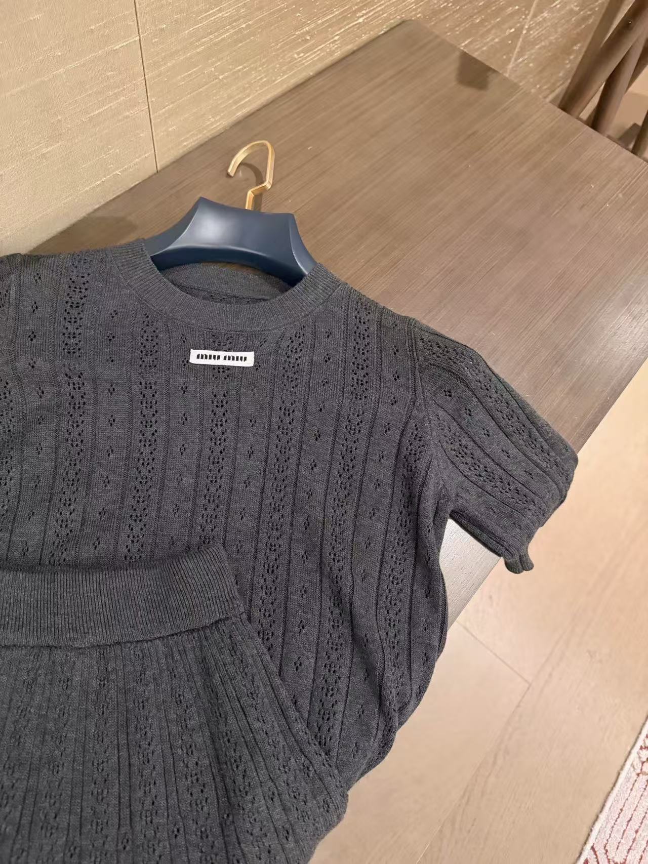 M1UM1U ウールセーター＋スカート【50％割引+送料無料】