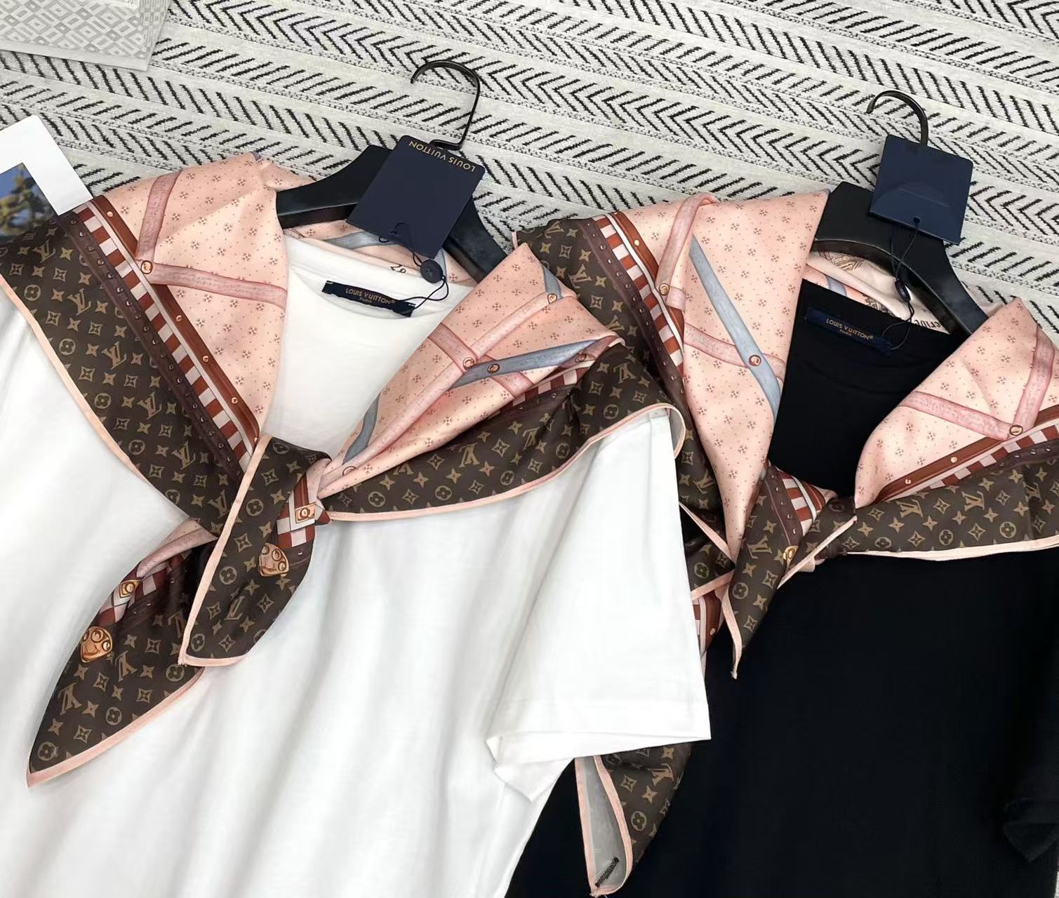 LV Tシャツ（スカーフ付き）【50％割引+送料無料】