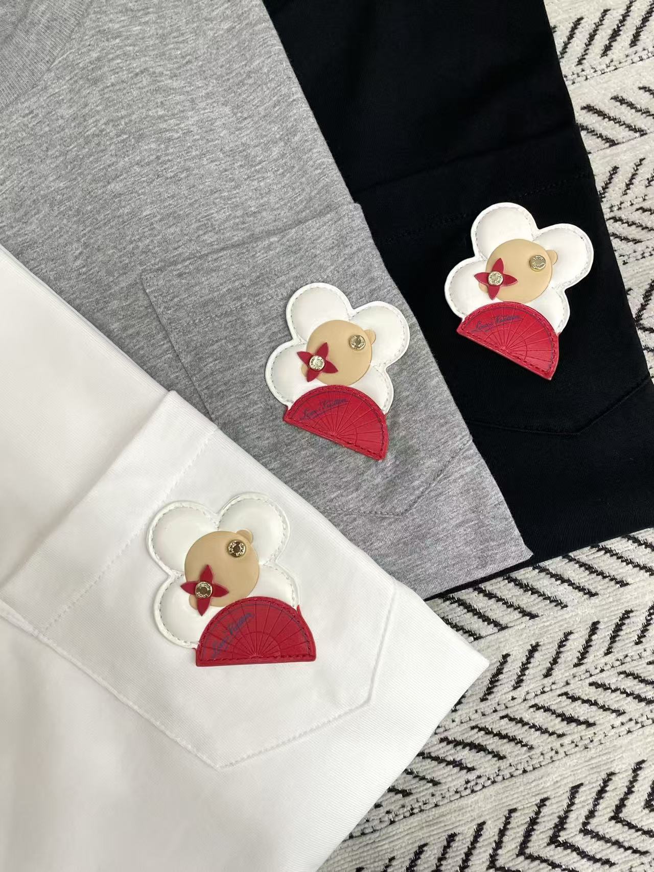 LV 四つ葉のクローバー ポケットTシャツ【50％割引+送料無料】