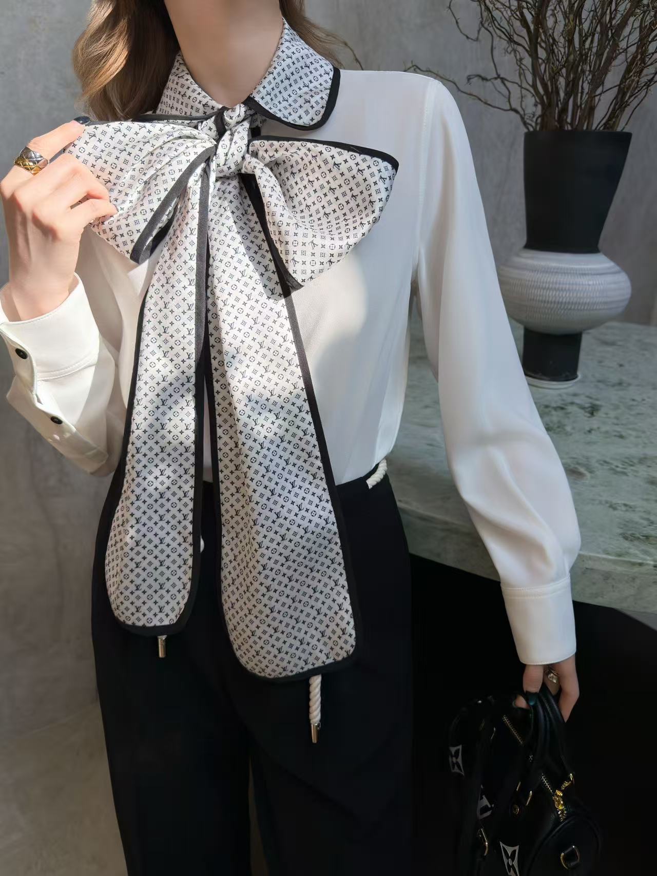 LVプリントリボンシャツ【50％割引+送料無料】