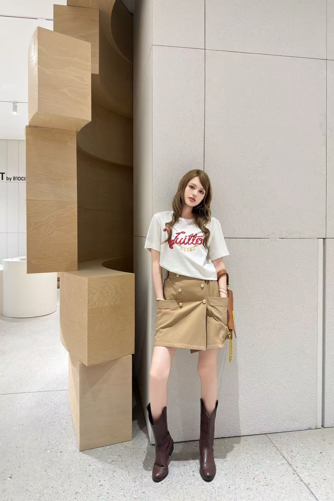 LV刺繍ロゴTシャツ【50％割引+送料無料】