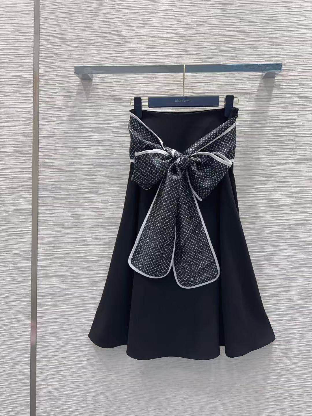 LV シャツ＆スカート 2ピースセット【50％割引+送料無料】