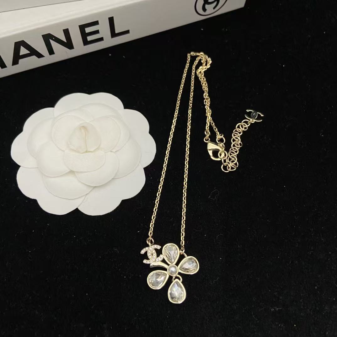 CHANE1 クローバー ダブルC ダイヤモンドネックレス【50％割引+送料無料】