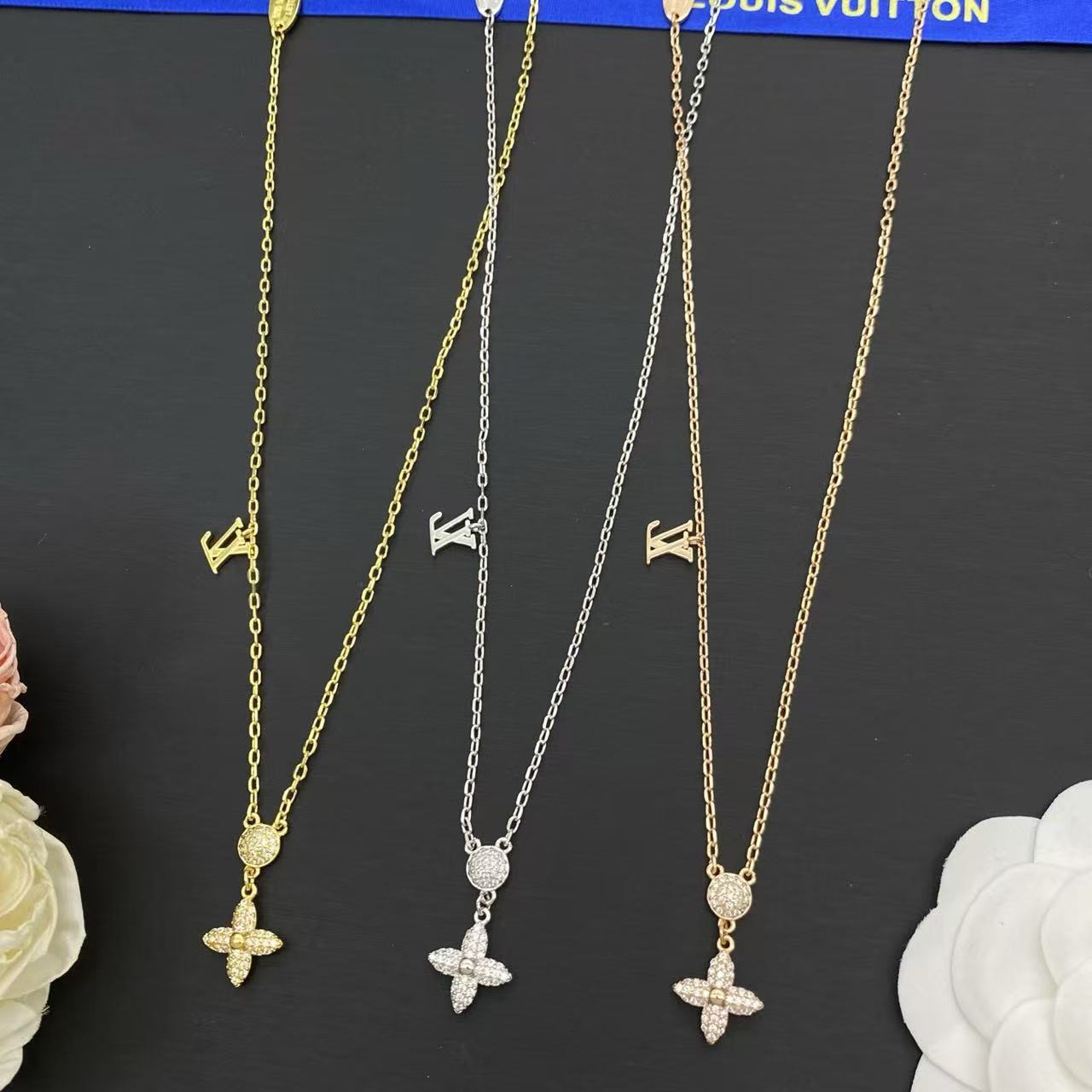 LV 四つ葉のクローバー ダイヤモンドネックレス【50％割引+送料無料】