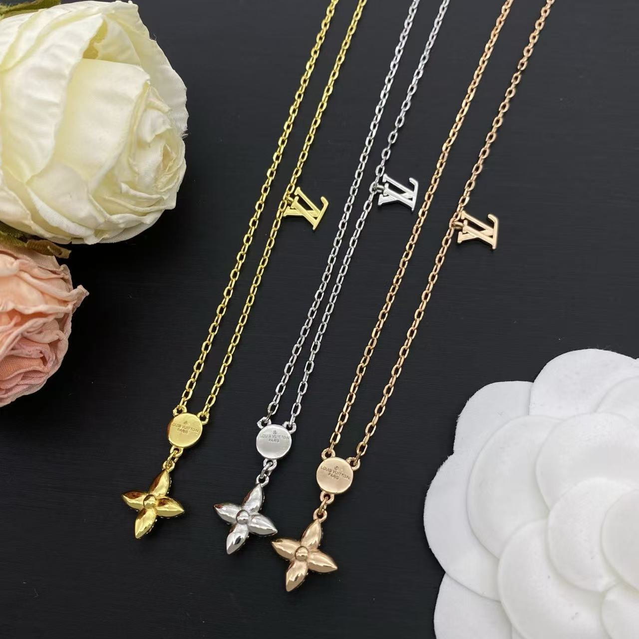 LV 四つ葉のクローバー ダイヤモンドネックレス【50％割引+送料無料】