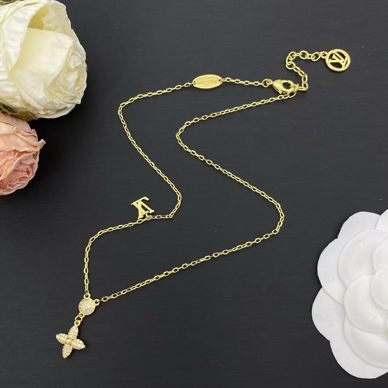 LV 四つ葉のクローバー ダイヤモンドネックレス【50％割引+送料無料】