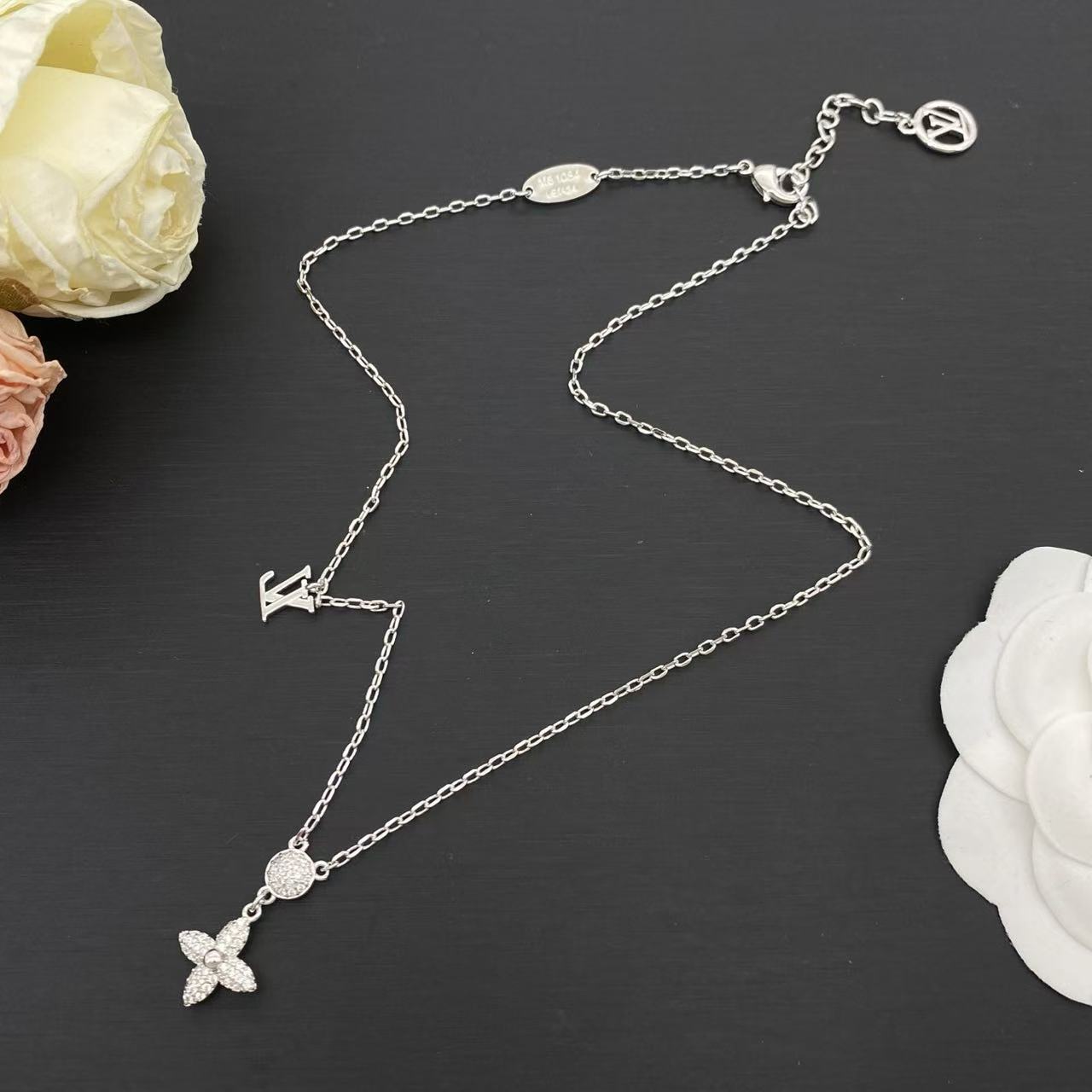 LV 四つ葉のクローバー ダイヤモンドネックレス【50％割引+送料無料】