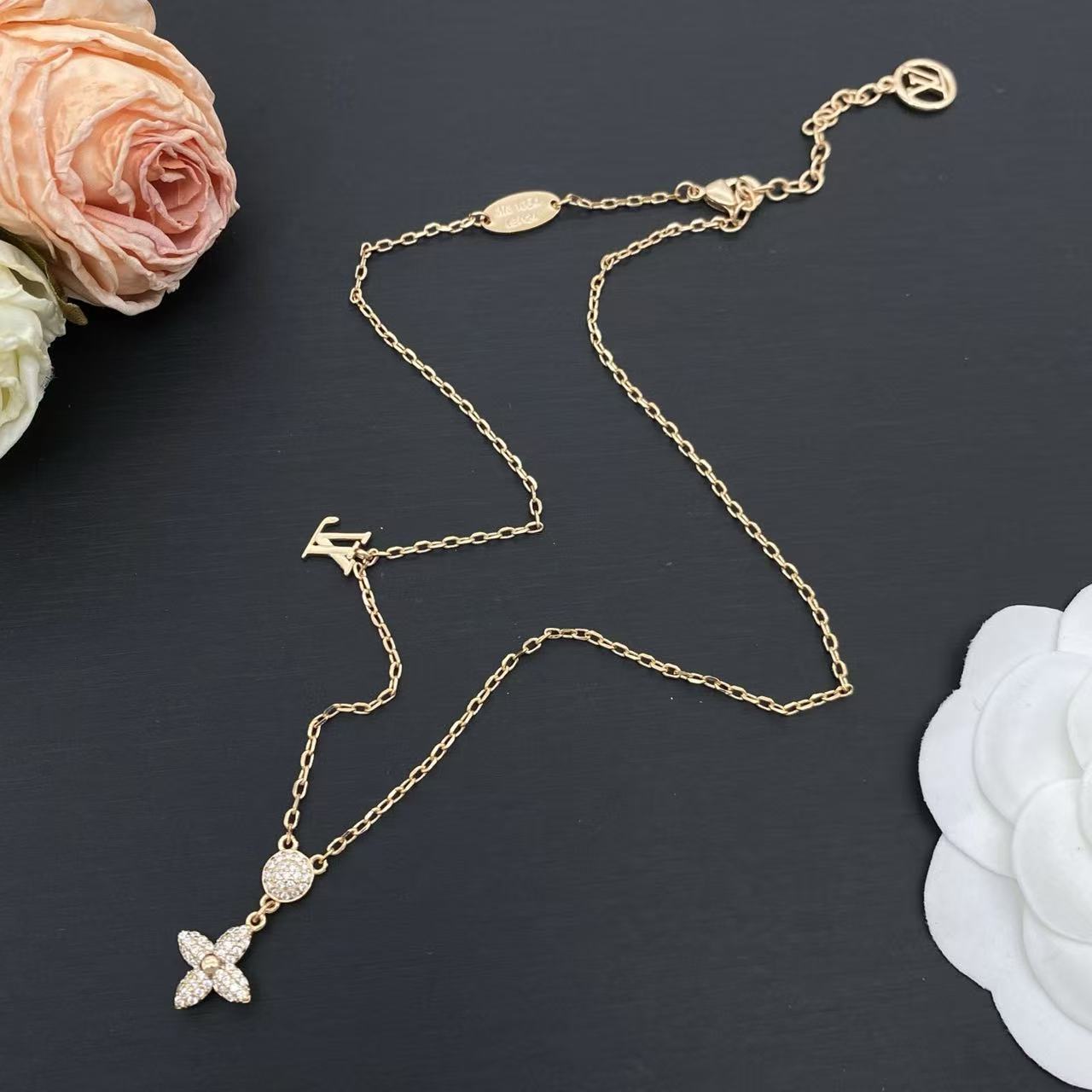 LV 四つ葉のクローバー ダイヤモンドネックレス【50％割引+送料無料】