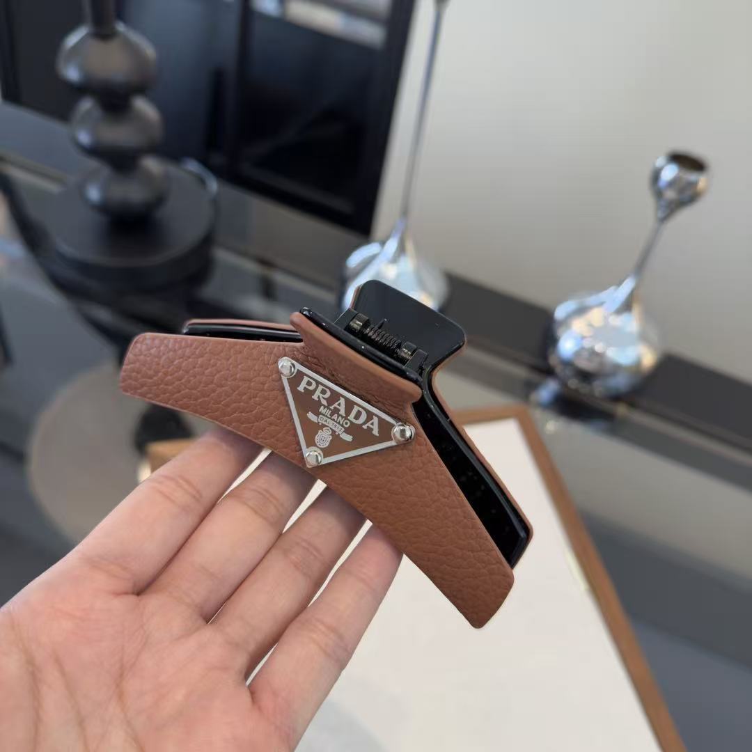 PR4DA トライアングルロゴ ヘアクリップ【50％割引+送料無料】