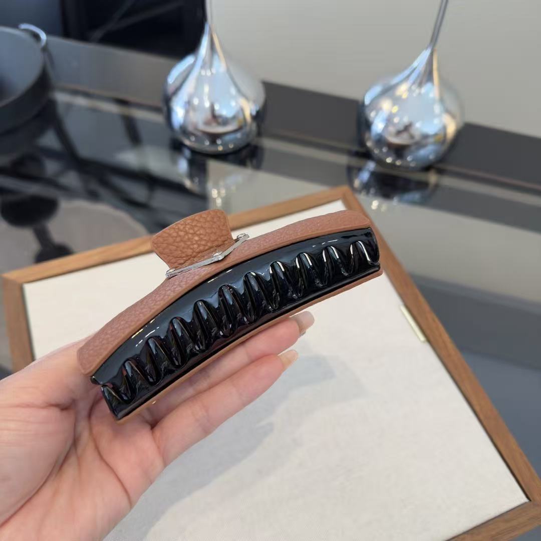 PR4DA トライアングルロゴ ヘアクリップ【50％割引+送料無料】