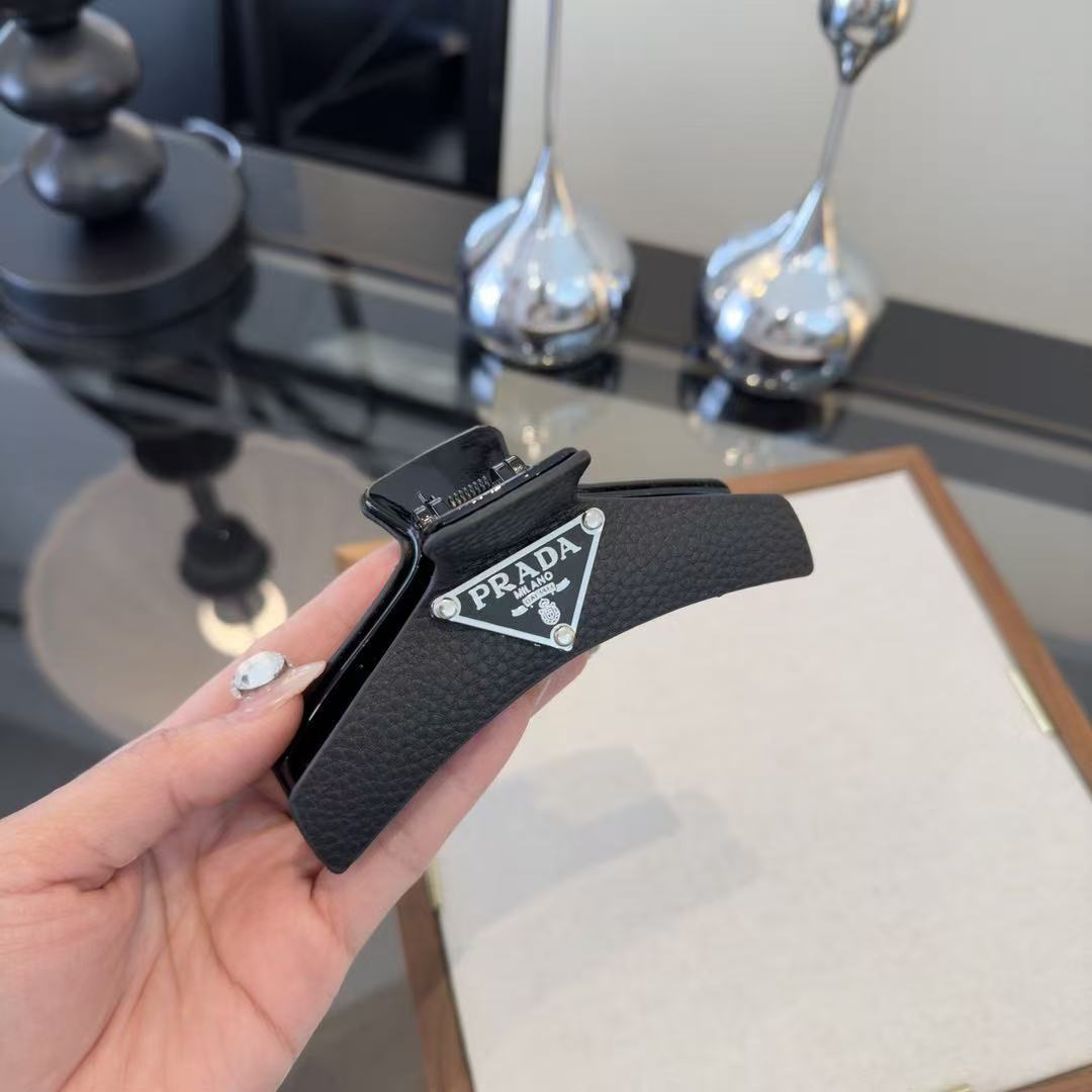 PR4DA トライアングルロゴ ヘアクリップ【50％割引+送料無料】