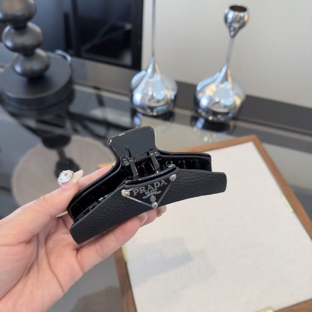 PR4DA トライアングルロゴ ヘアクリップ【50％割引+送料無料】