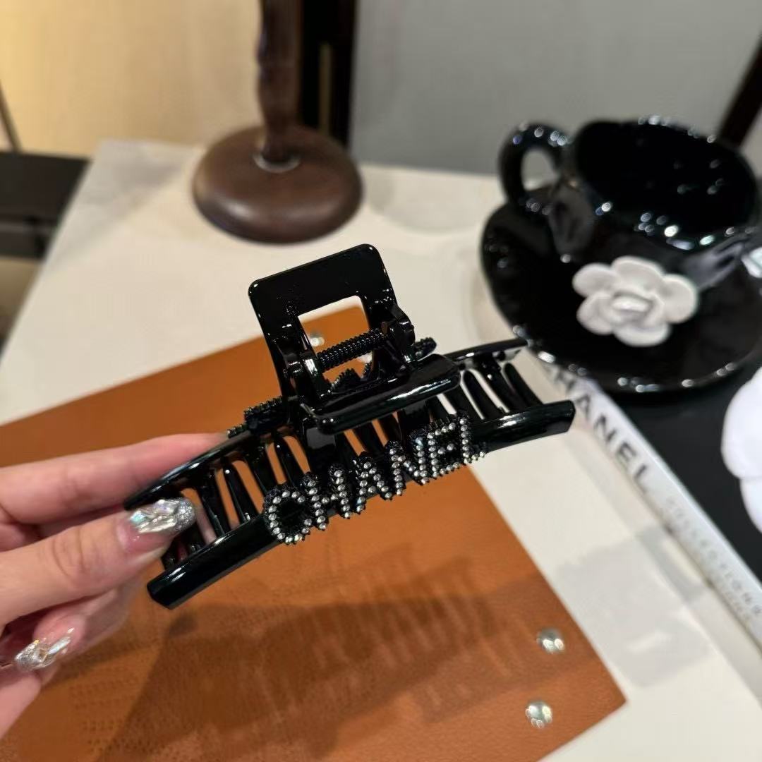 CHANE1 ダイヤモンドがちりばめられた文字ヘアクリップ【50％割引+送料無料】