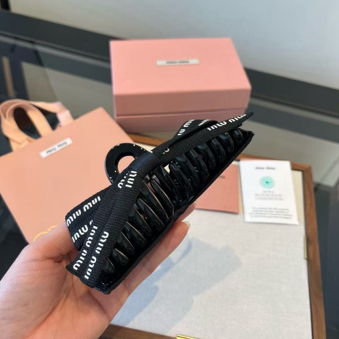 M1UM1U アルファベットヘアクリップ【50％割引+送料無料】