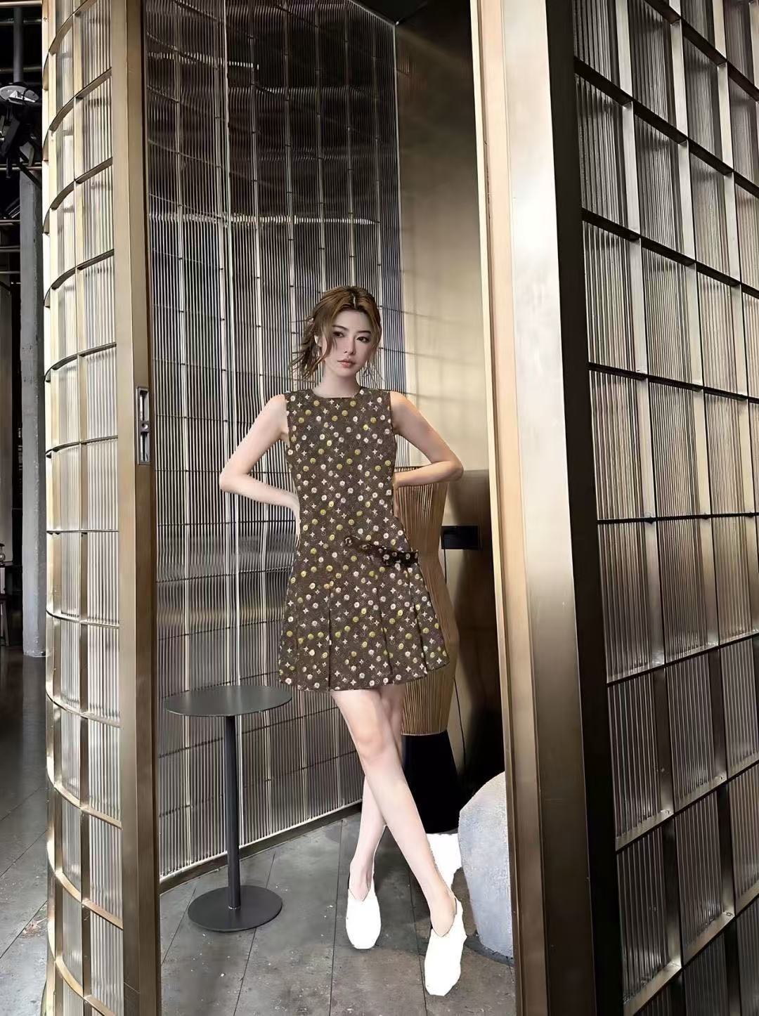 LVプリント ノースリーブドレス【50％割引+送料無料】