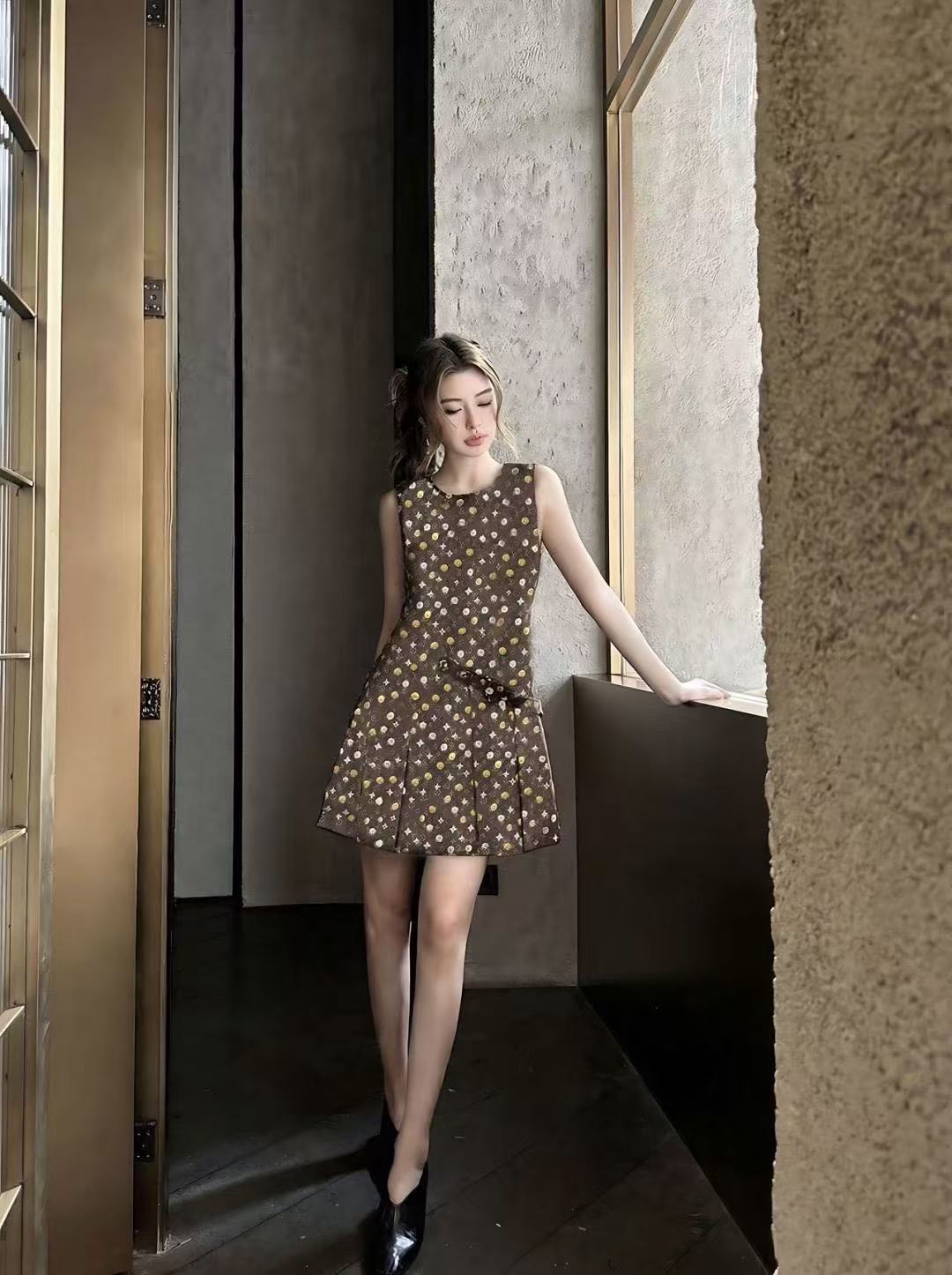 LVプリント ノースリーブドレス【50％割引+送料無料】