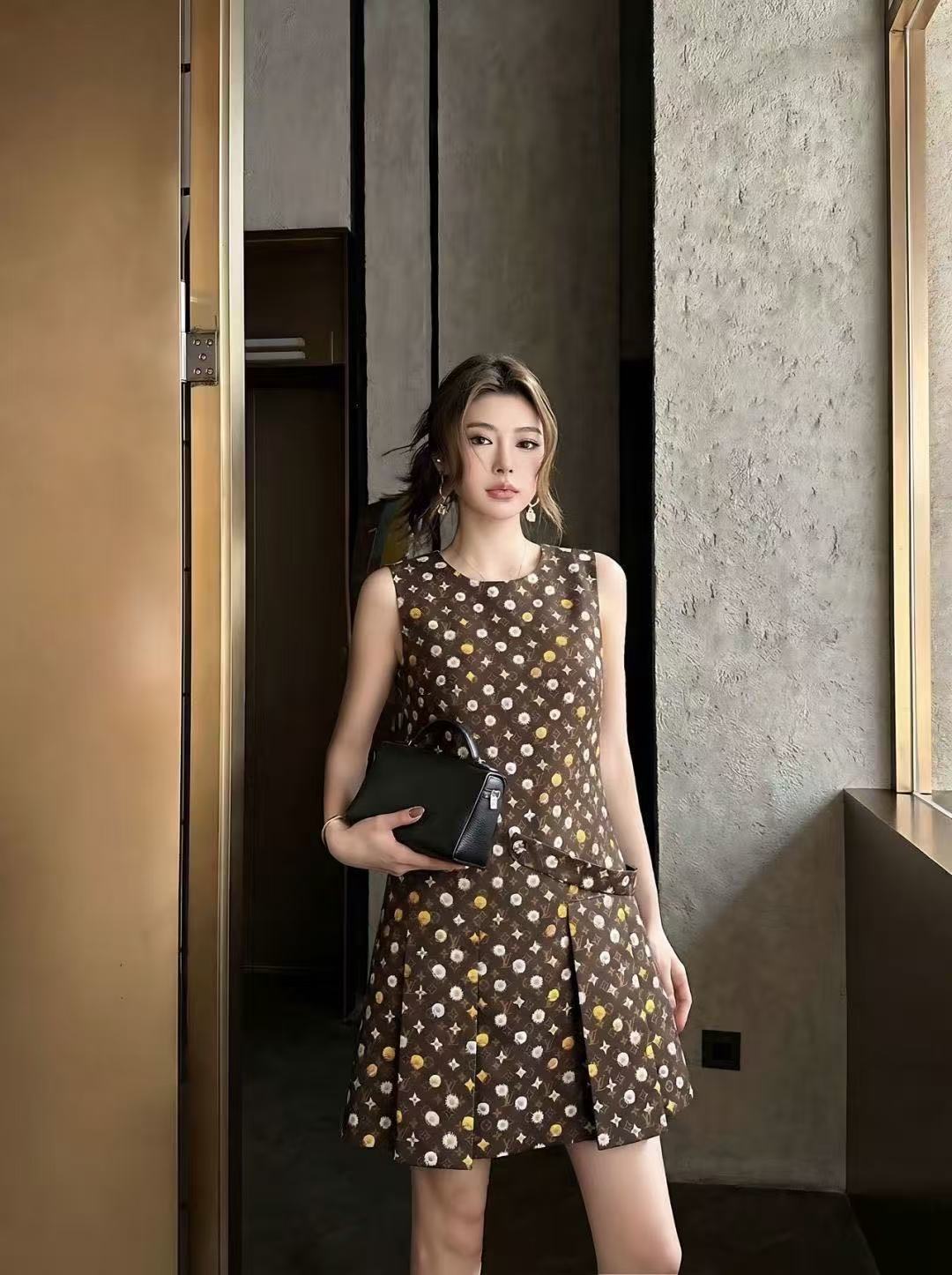 LVプリント ノースリーブドレス【50％割引+送料無料】