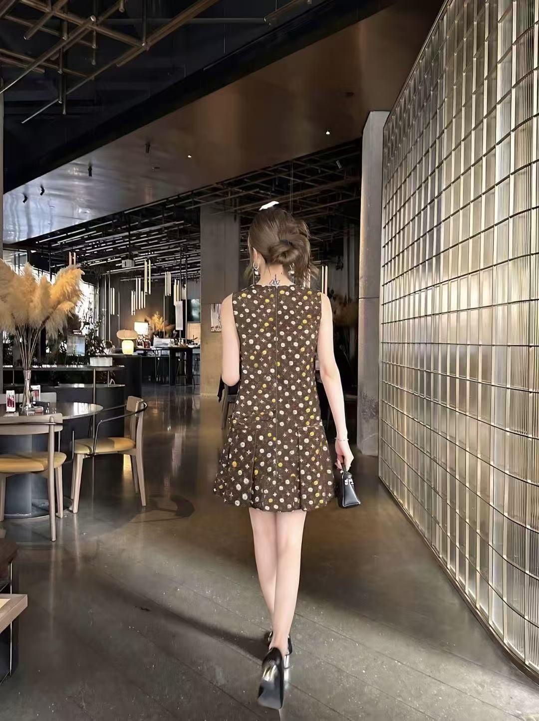 LVプリント ノースリーブドレス【50％割引+送料無料】