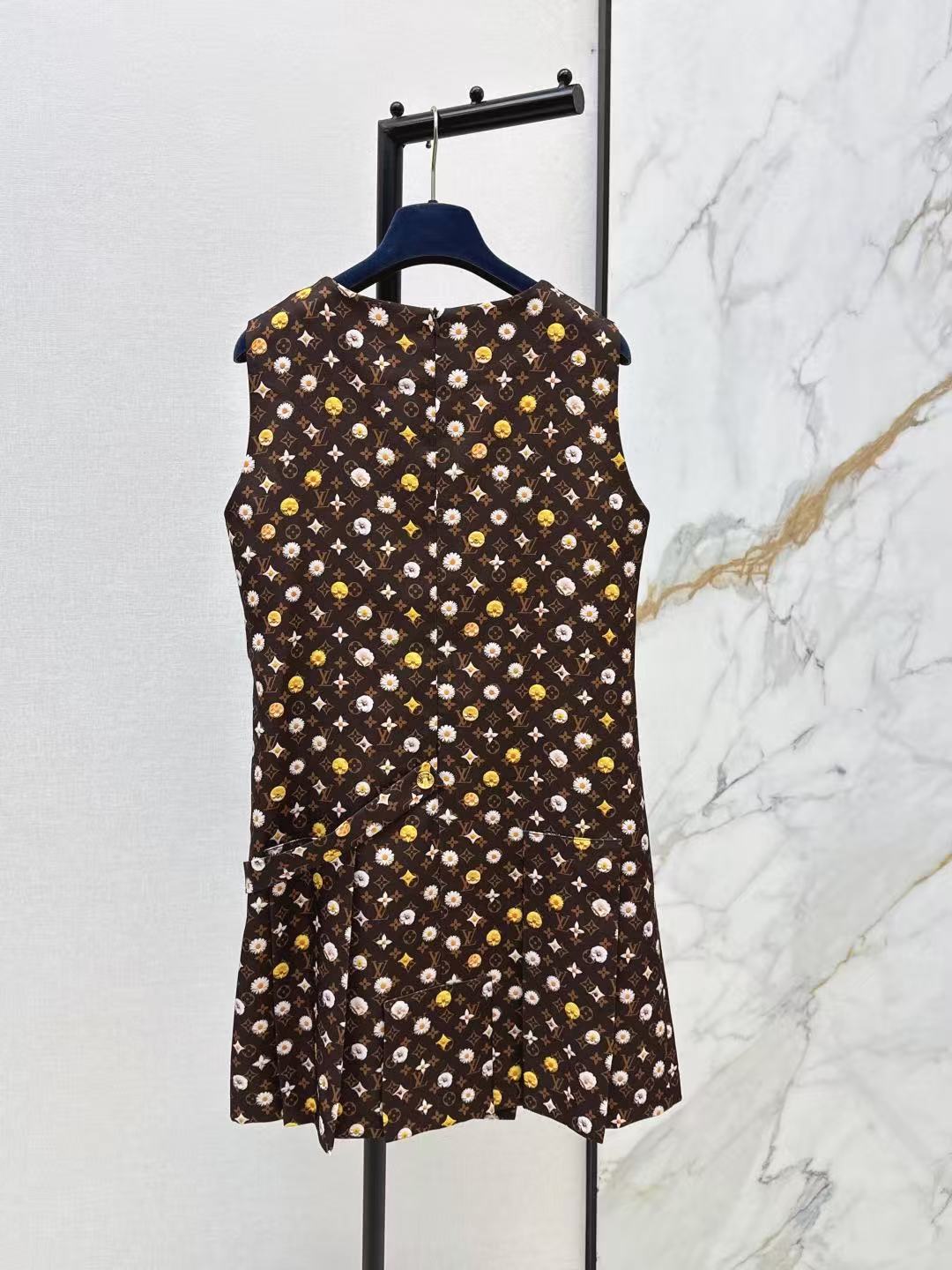 LVプリント ノースリーブドレス【50％割引+送料無料】
