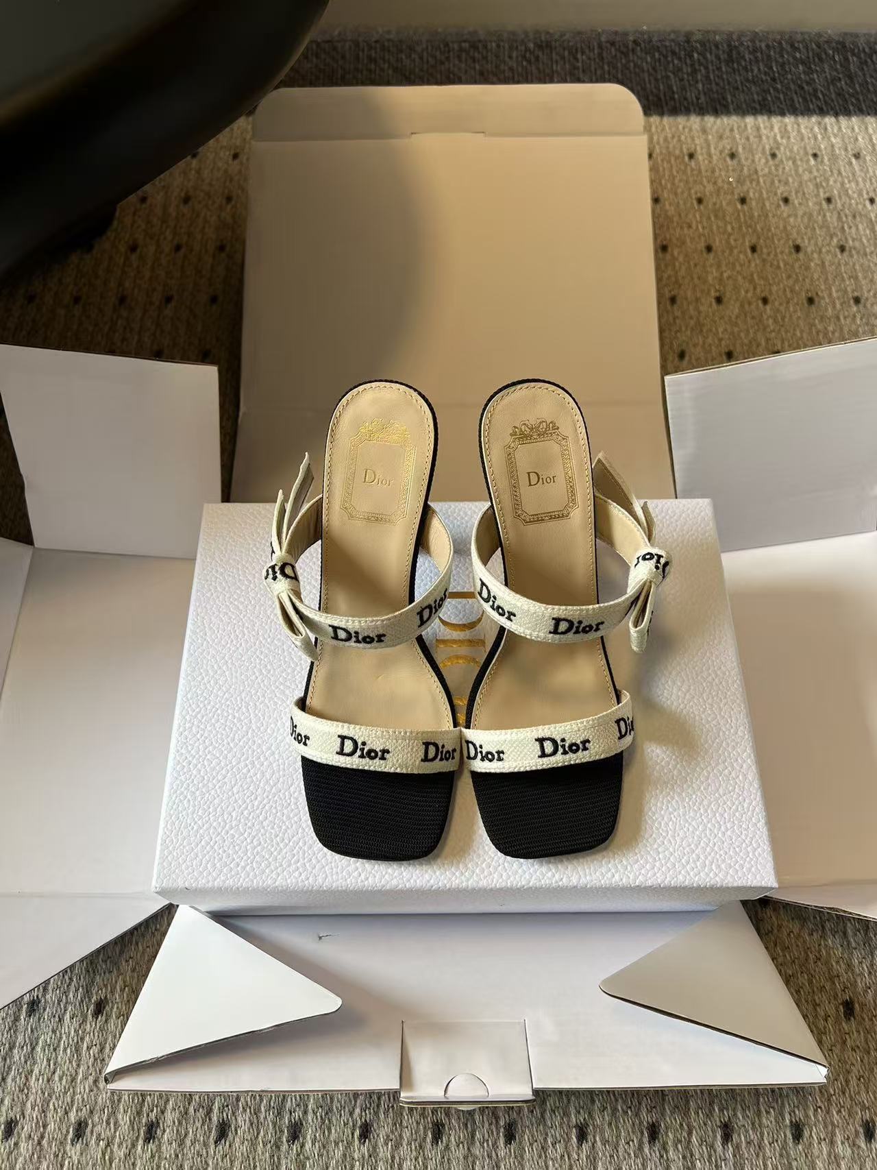 DI0R新作高品質レターハイヒール【50％割引+送料無料】