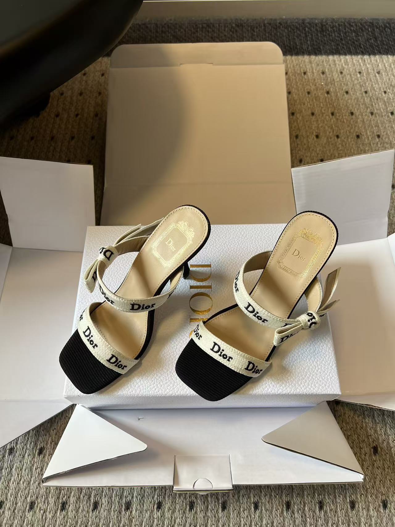 DI0R新作高品質レターハイヒール【50％割引+送料無料】