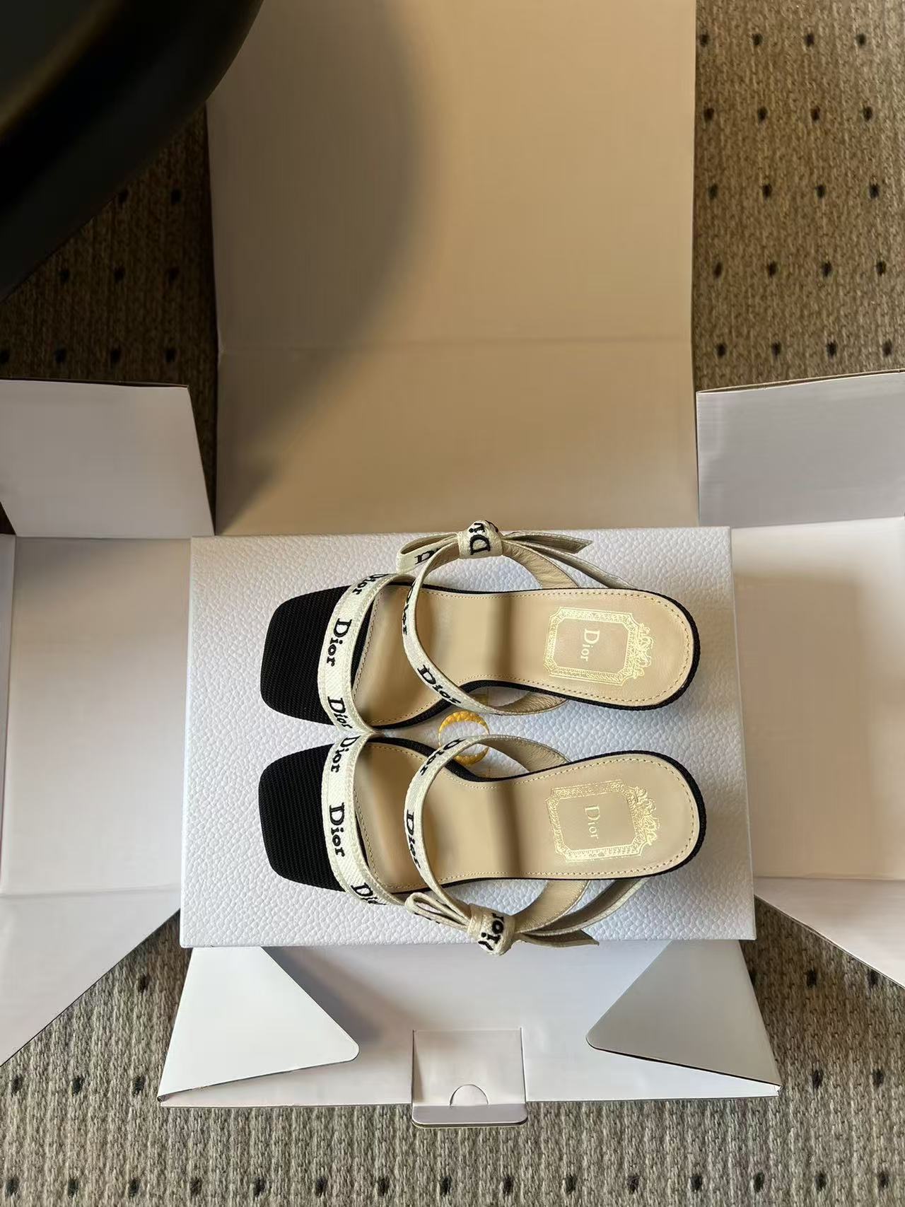 DI0R新作高品質レターハイヒール【50％割引+送料無料】